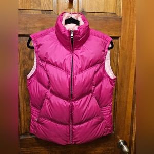 NIKE WOMENS DOWN PUFFER VEST.  REVERSIBLE.  FULL ZIPPER.